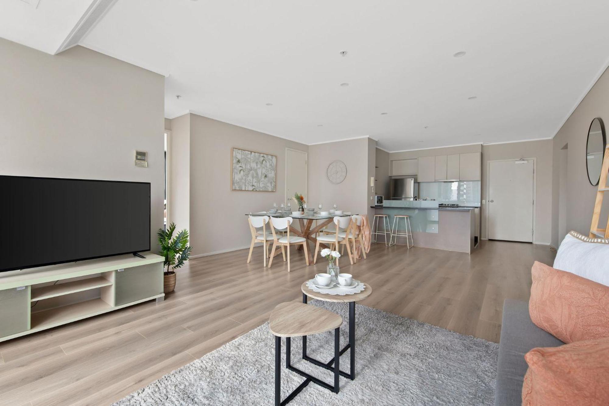 A Cozy 2br Near Crown Sleeps 6 Free Parking Apartment
