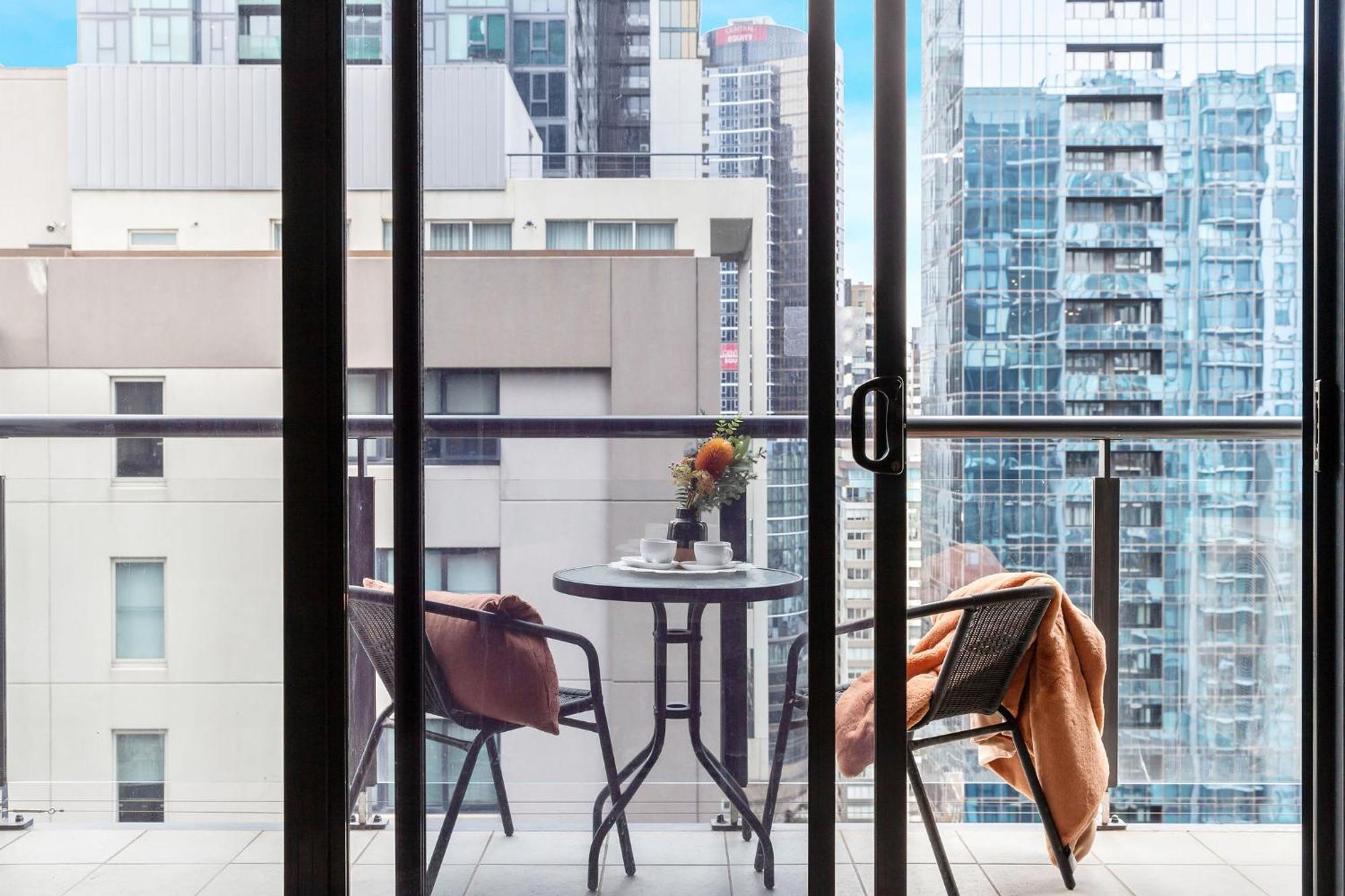 A Cozy 2br Near Crown Sleeps 6 Free Parking *